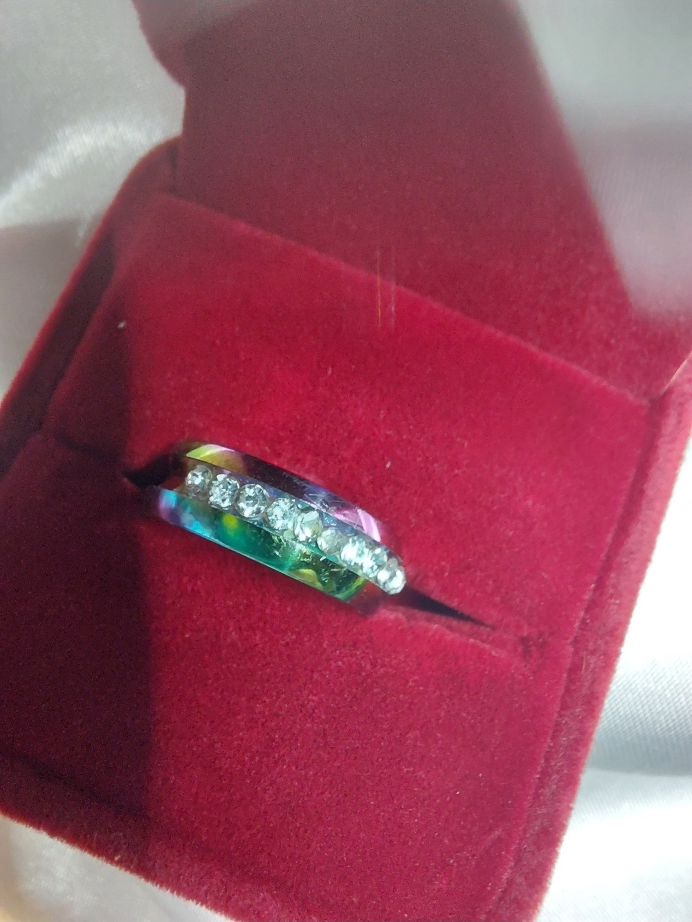 Unysusl IRRADECENT Blue & Green Ring With HUGE Rinestone CENTER ROW